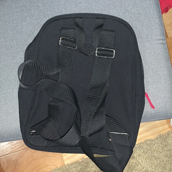 Like new! Small Guess backpack black/red - Picture 2 of 5